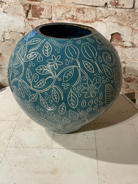 Sgraffito in teal with poppy heads