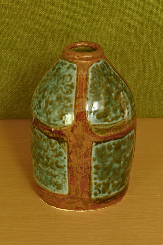 Segmented Earthly Pot