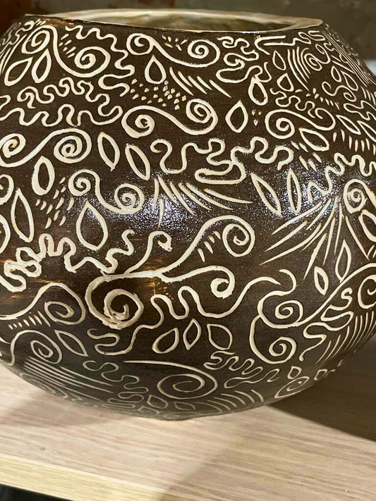 Sgraffito in Brown